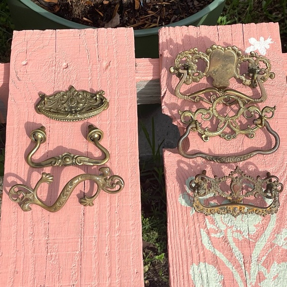 Set Of 6 Vintage Cast Iron Drawer Pulls. Variety Set. - Picture 13 of 15